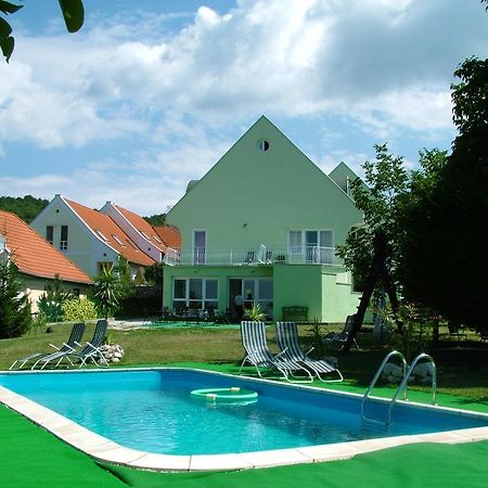 Zoldhaz Bio Panzio Hotell Gyenesdiás Exteriör bild