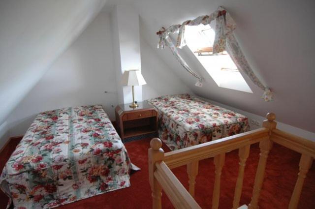 Zoldhaz Bio Panzio Hotell Gyenesdiás Rum bild