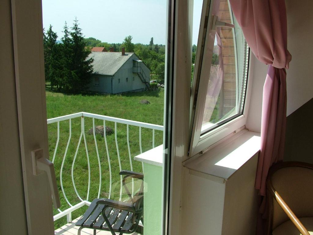Zoldhaz Bio Panzio Hotell Gyenesdiás Rum bild