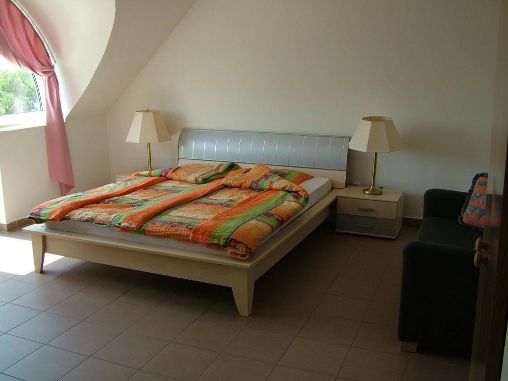 Zoldhaz Bio Panzio Hotell Gyenesdiás Rum bild
