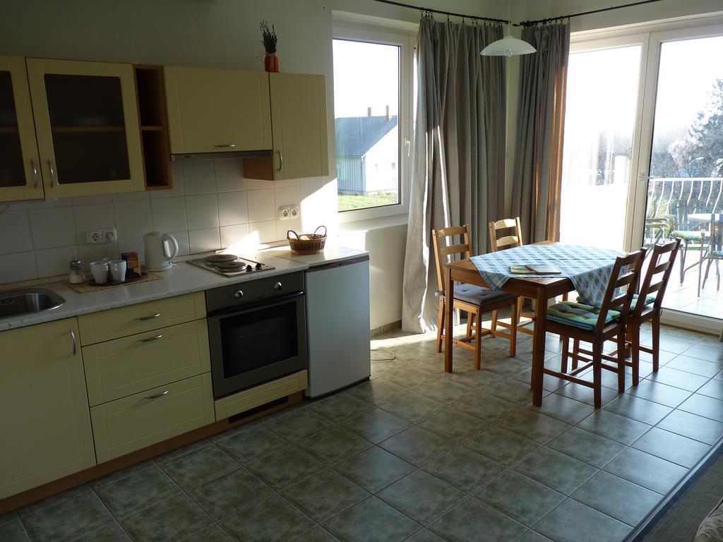 Zoldhaz Bio Panzio Hotell Gyenesdiás Exteriör bild